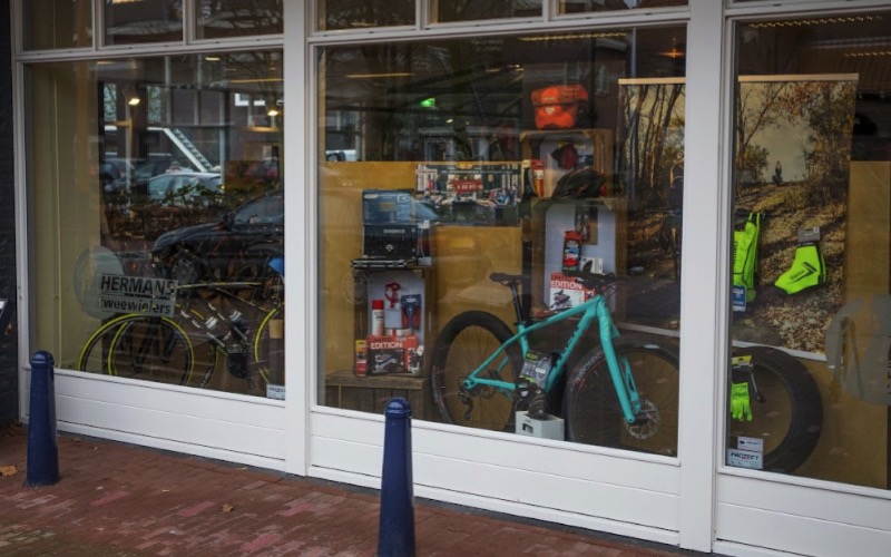 <p>Of het nu gaat om een fietsvakantie met de kinderen, een woon-werkfiets, schoolfiets of een elektrische fiets voor mooie routes door Nederland.<br />
Voor ieder doel vind je bij ons de juiste tweewieler. We zien je graag in onze winkel, waar we je helpen met persoonlijk advies.</p>
